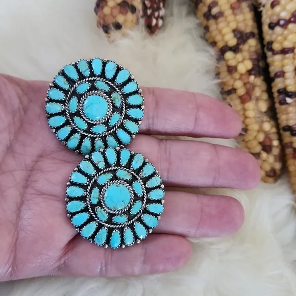 Stunning Vintage Native American Navajo Turquoise Flower Cluster Earrings 🩵🎁
